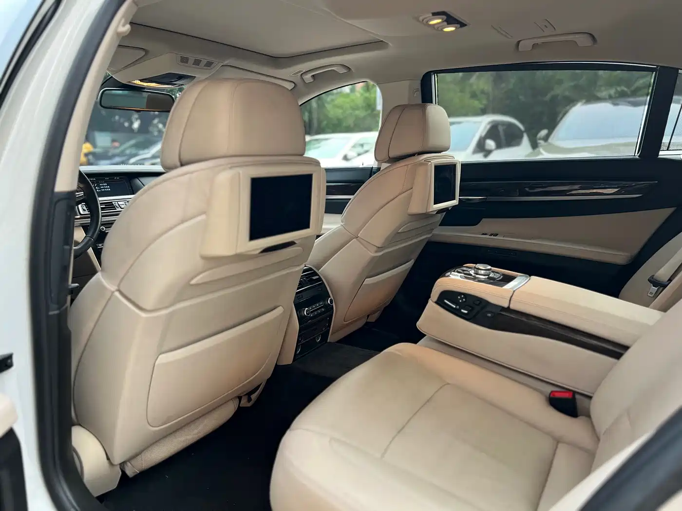BMW 7 Series 2010 4.4T Hybrid фото 7