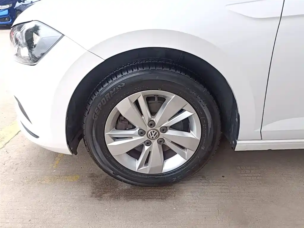 Volkswagen Polo 2019 Plus 1.5L Automatic Panorama Enjoyment Edition фото 23