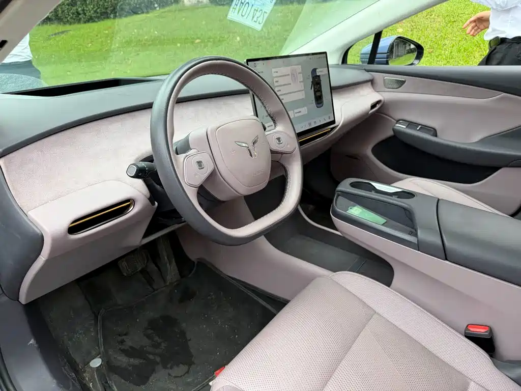 صورة 7 - Hongqi Tiangong 05