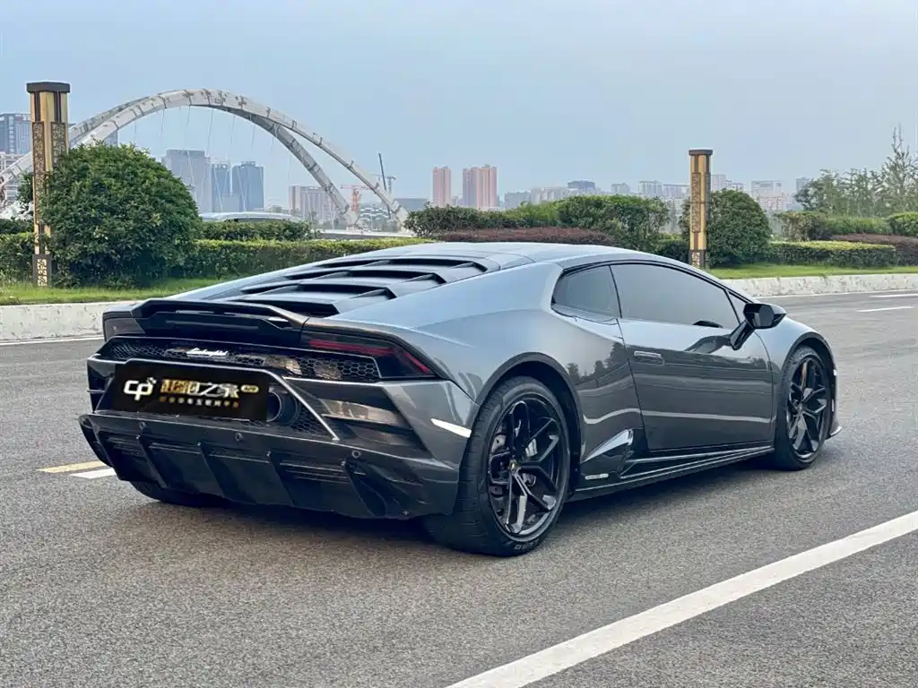 LAMBORGHINI HURACÁN