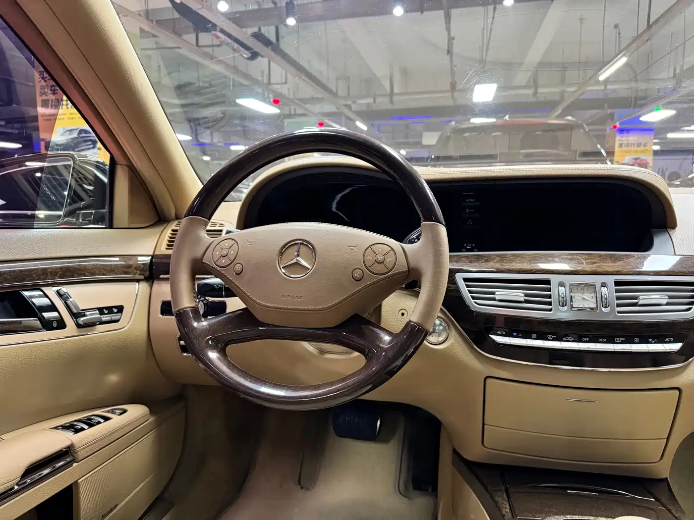 Mercedes-Benz S-Class 2010 S 300 L Luxury фото 27