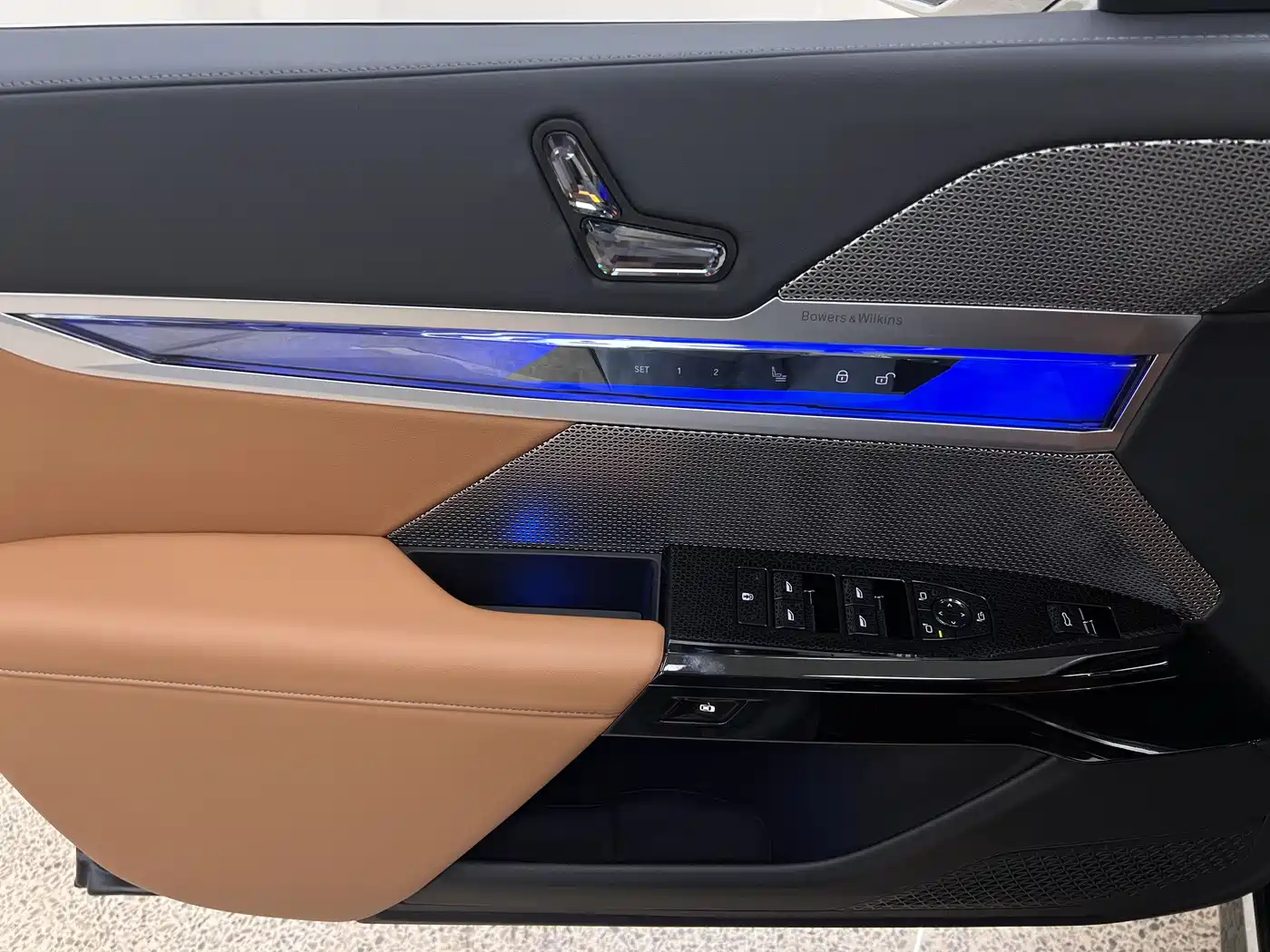 BMW 7 Series 2023 Model 740Li Leading M Sport Package фото 20