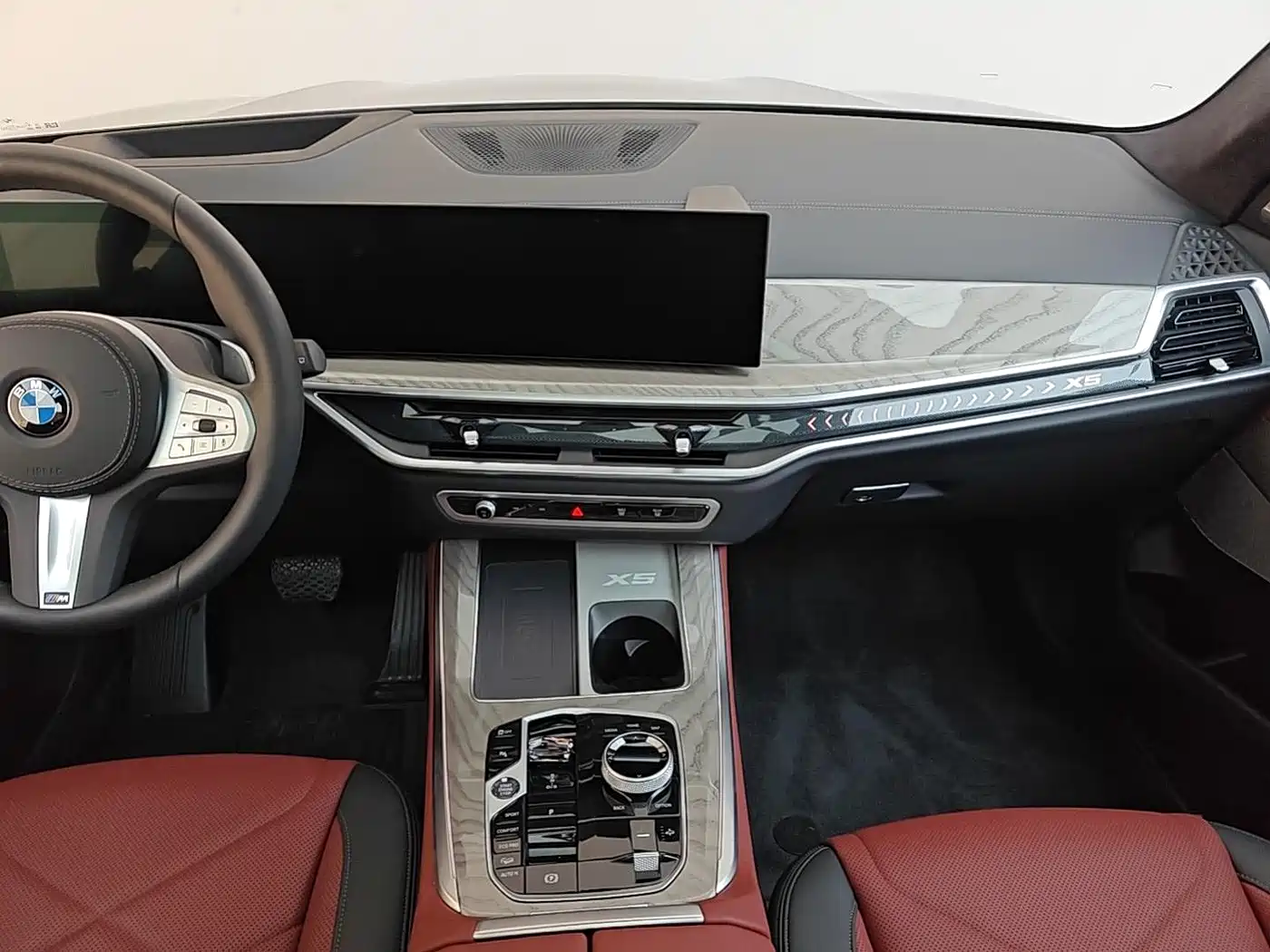 BMW X5 2025 Model xDrive 40Li M Sport Blackout Package фото 5