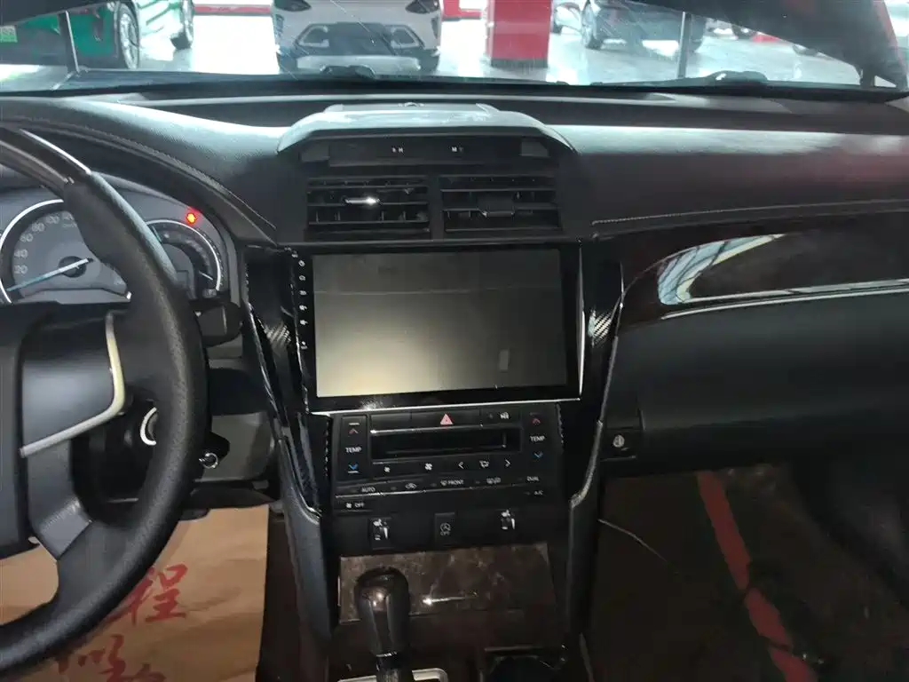 Toyota Camry 2016 2.0G 10th Anniversary Leading Edition фото 9