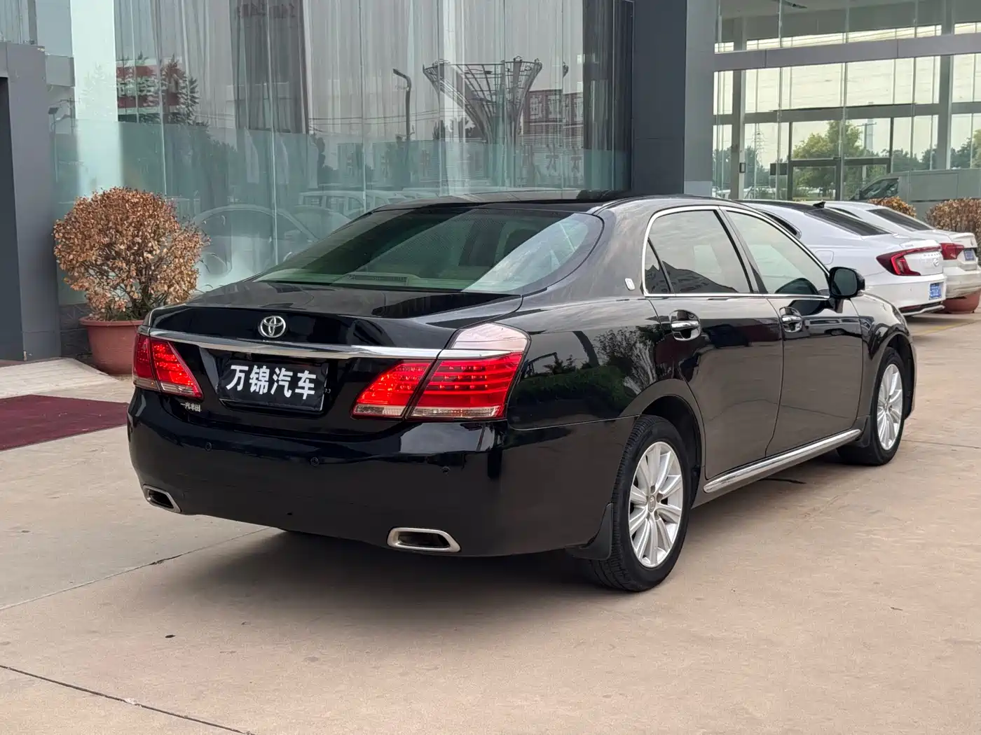 Фото 6 - Toyota Crown
