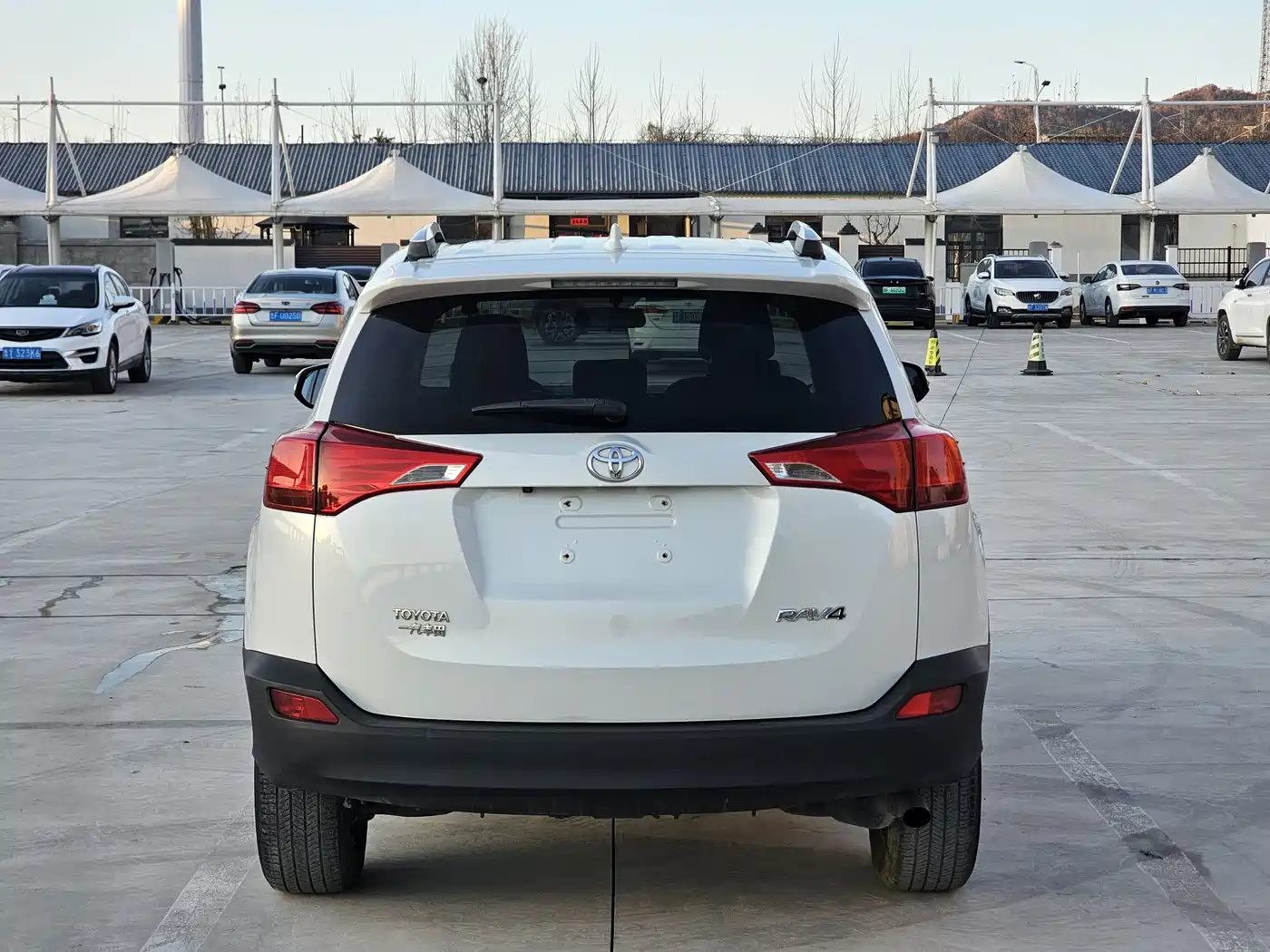 Toyota RAV4 Rongfang 2015 2.0L CVT 2WD Trend Edition фото 5