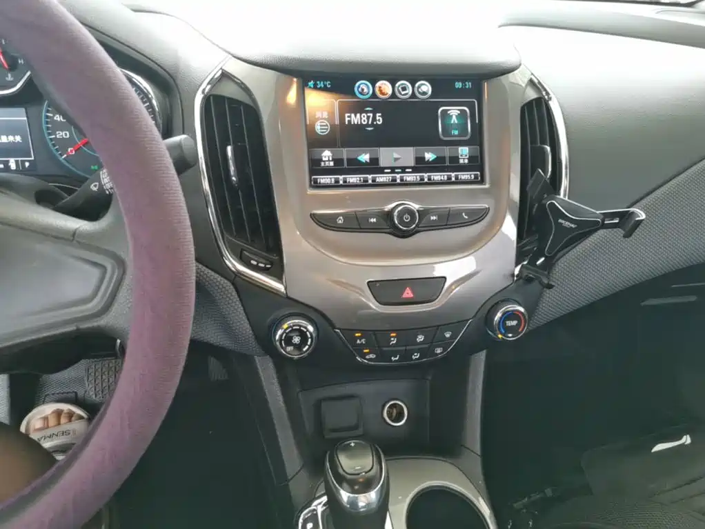 Chevrolet Cruze 2017 2018 320 Automatic Pioneer Sunroof Edition