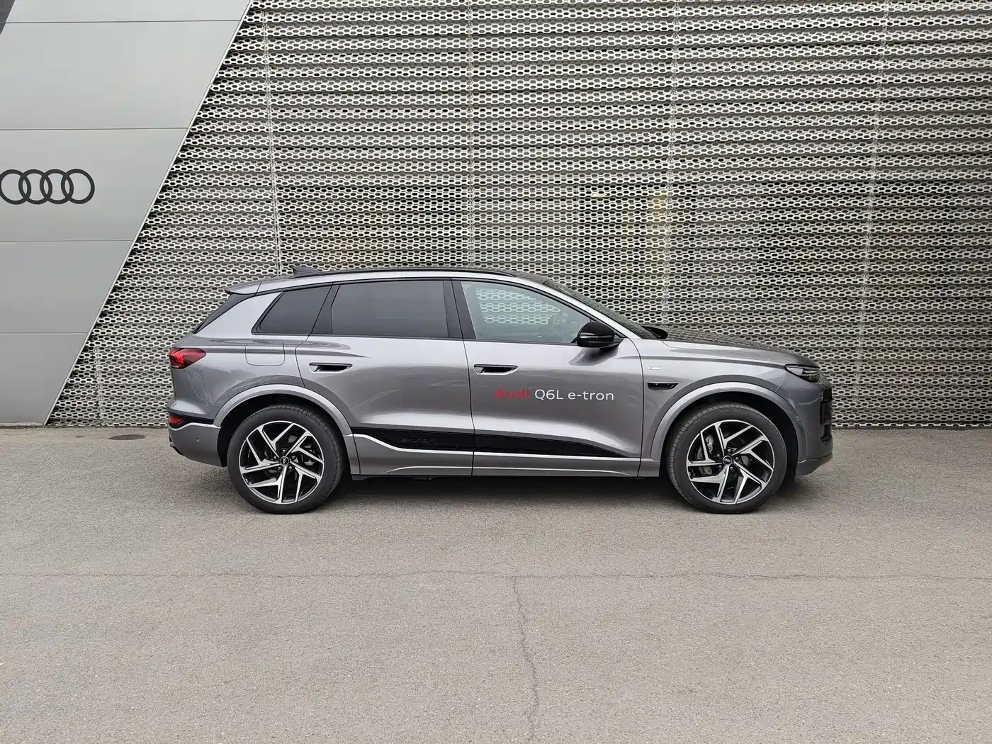 Audi Q6L e-tron 2025 Model Pioneer Edition фото 3
