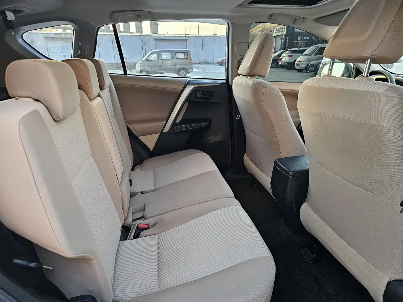 Toyota RAV4 Rongfang 2015 2.0L CVT 2WD Trend Edition фото 8