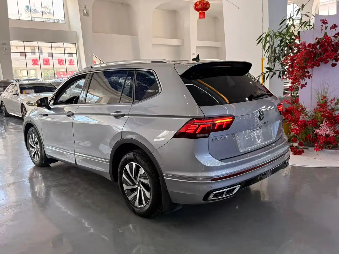 Volkswagen Tiguan L PHEV 2022 430PHEV Plug-in Hybrid Flagship Edition фото 8