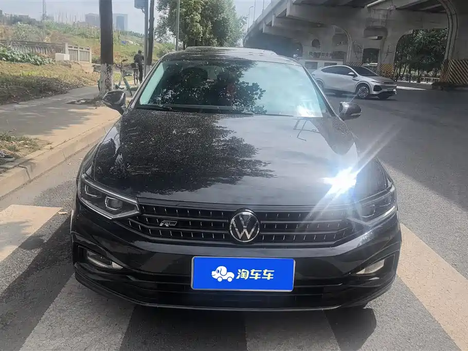 Volkswagen Magotan 2023 Model 2 Million Commemorative Edition 330TSI DSG Luxury фото 2