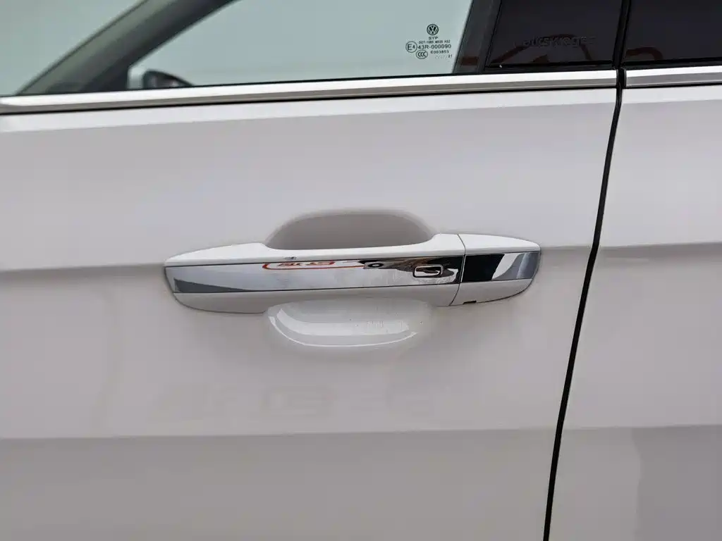 Фото 18 - Volkswagen T-Cross