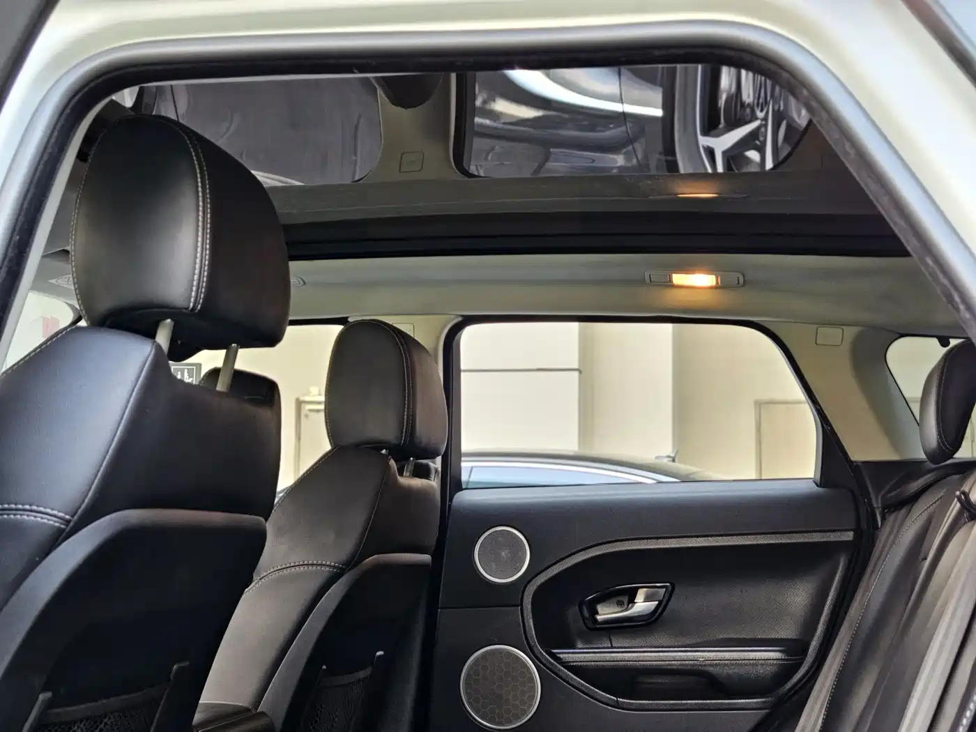 Land Rover Range Rover Evoque (Import) 2014 2.0T 5-door Christmas Limited Edition фото 21