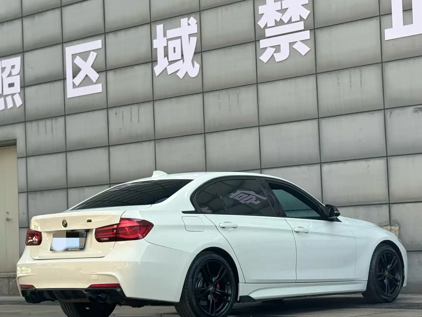 BMW 3 Series 2019 320Li M Sport Black Night Edition фото 24
