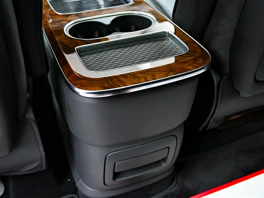 Hongqi HQ9 PHEV 2024 Model 2.0T AWD Luxury Edition фото 41