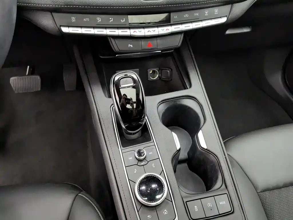 Фото 13 - Cadillac XT4