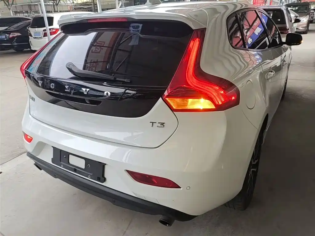 Volvo V40 2019 2019 T3 Momentum