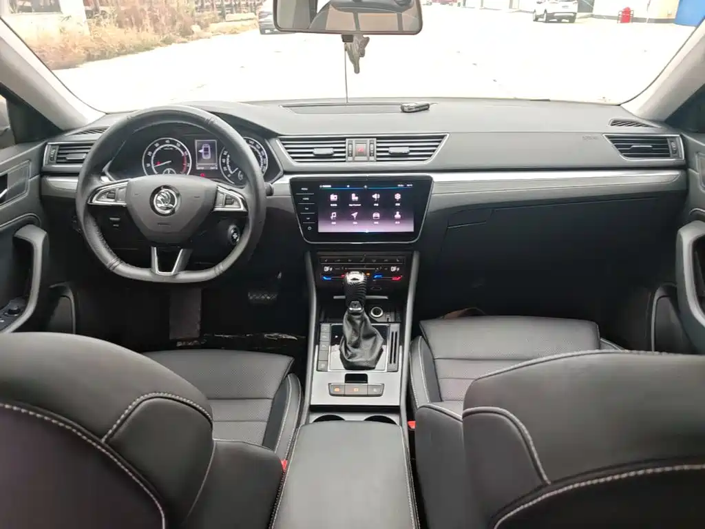 Фото 10 - Škoda Superb