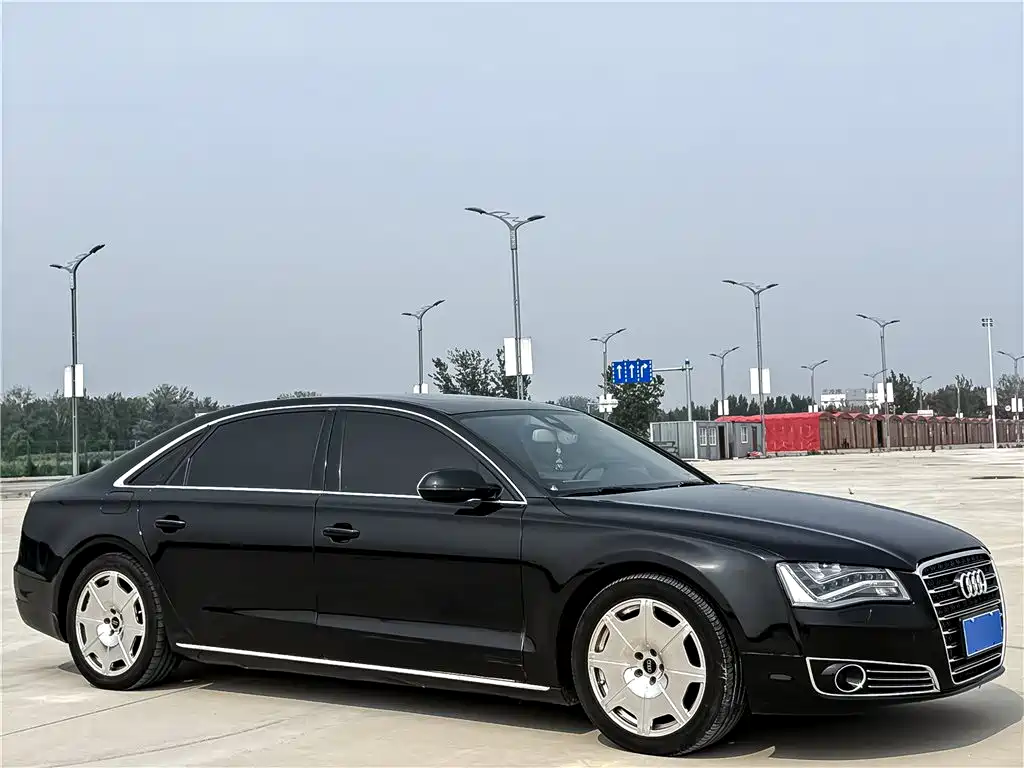 Фото 5 - Audi A8