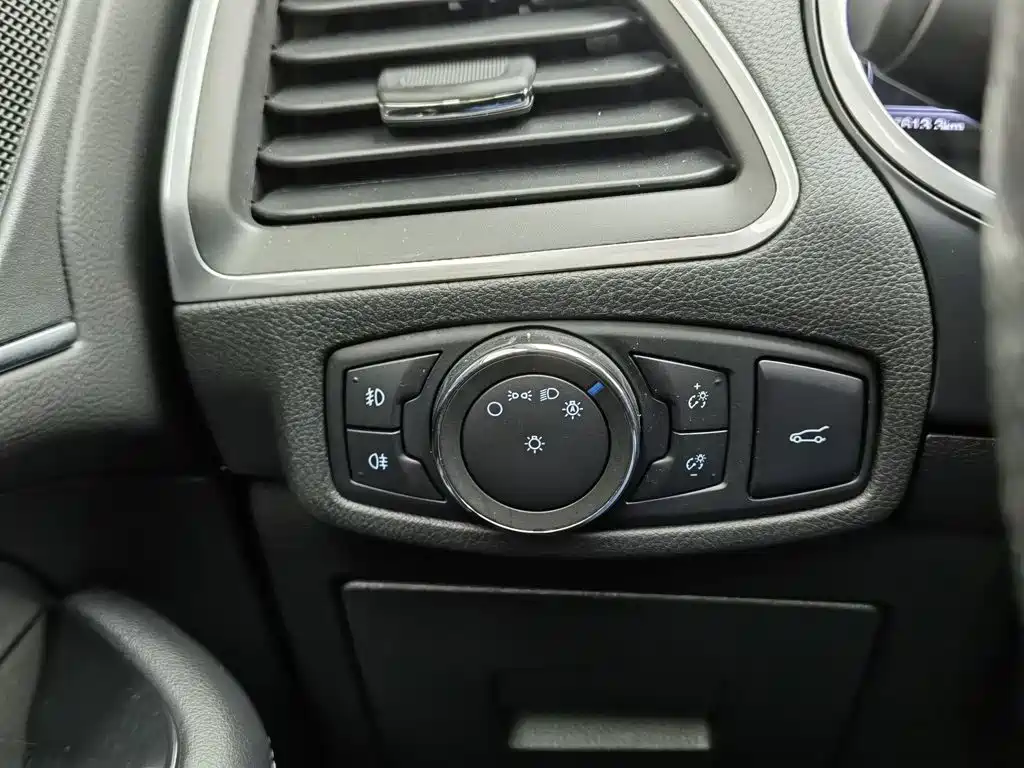 Фото 21 - Ford Edge