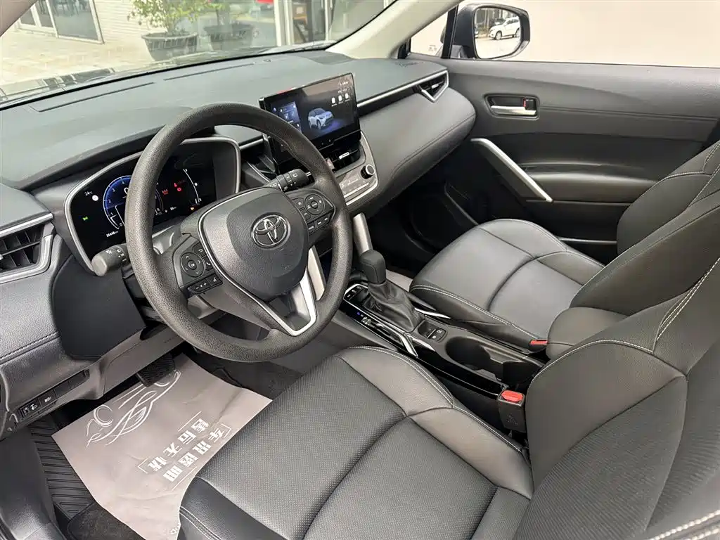 Toyota Frontlander 2023 2.0L CVT Luxury Edition фото 11
