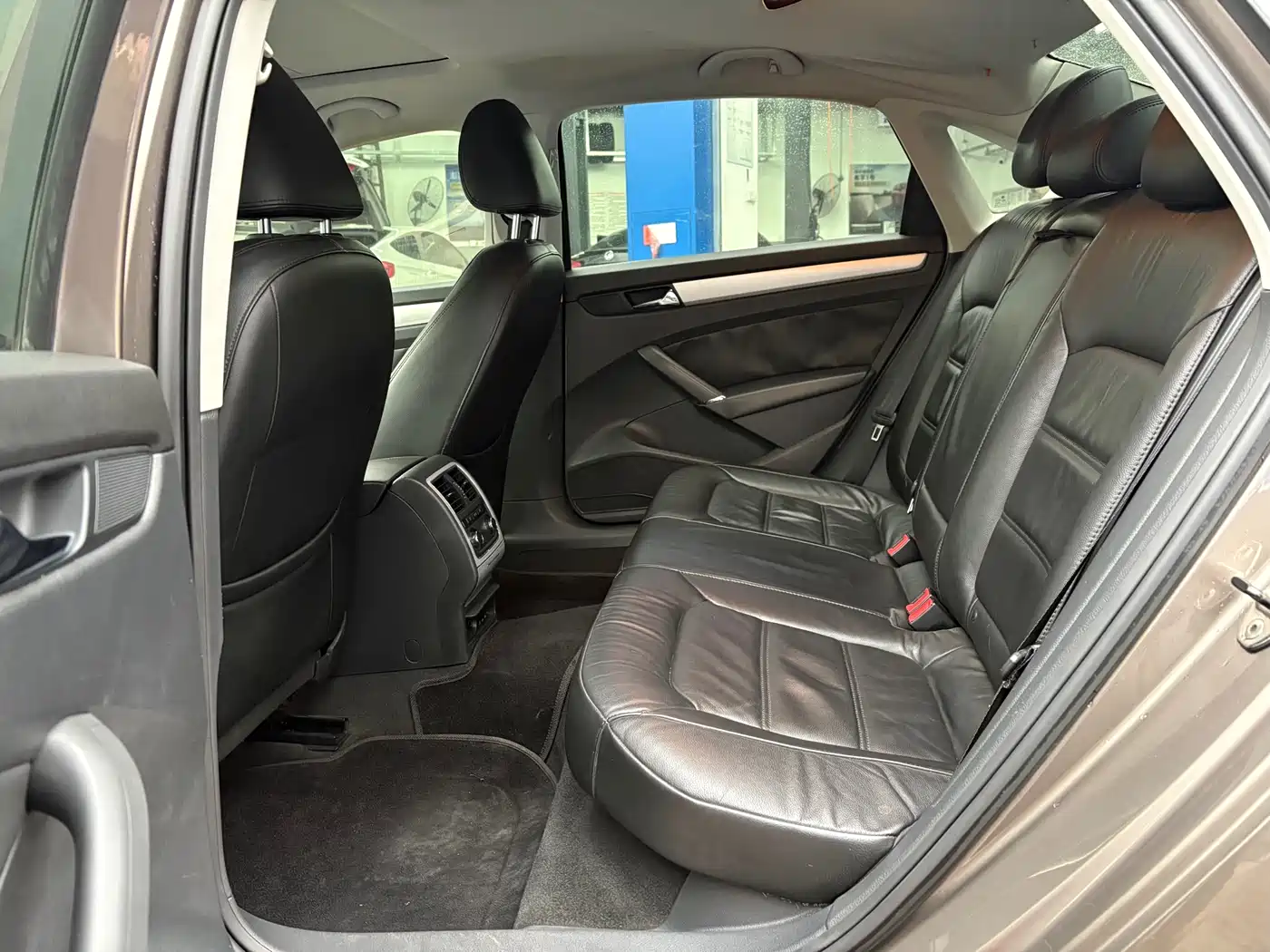 Volkswagen Passat 2011 1.8TSI DSG Honor Edition фото 7