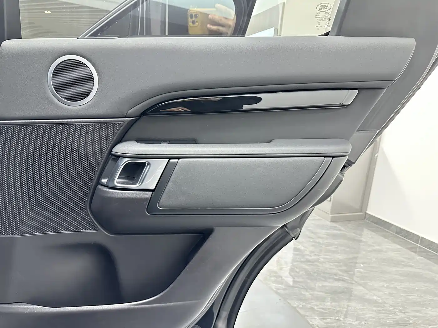 Land Rover Discovery 2017 3.0 SC V6 SE фото 16
