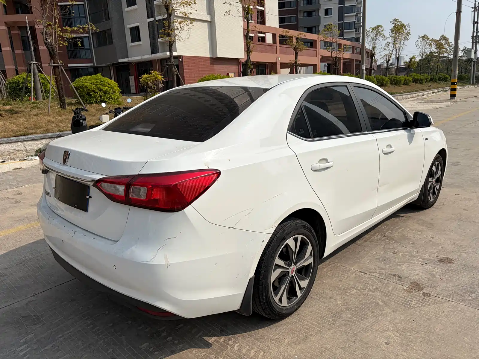 Фото 9 - Roewe 360