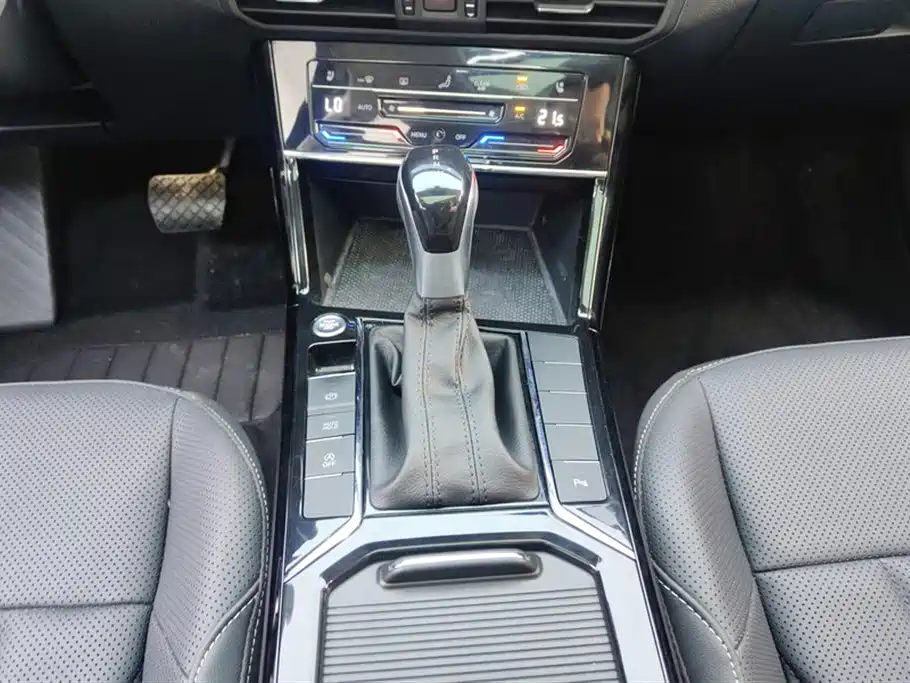 Volkswagen Passat 2025 Outstanding 330TSI Starlight Elite Edition фото 16