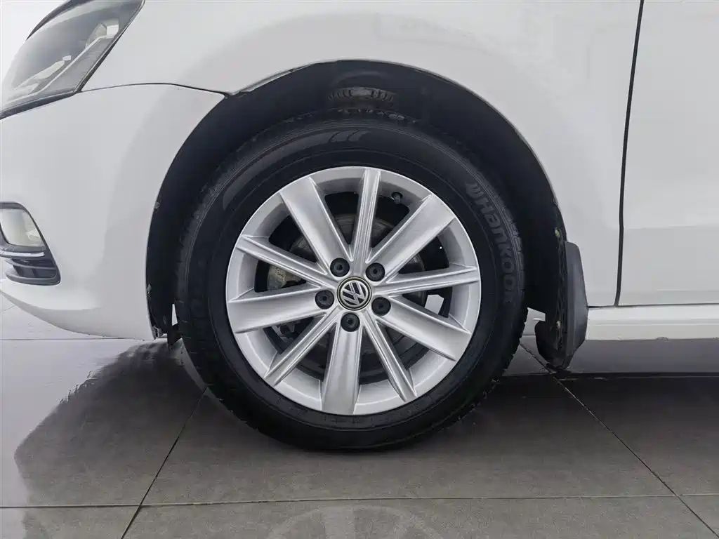 Volkswagen Polo 2014 1.4L Automatic Comfort Edition фото 17