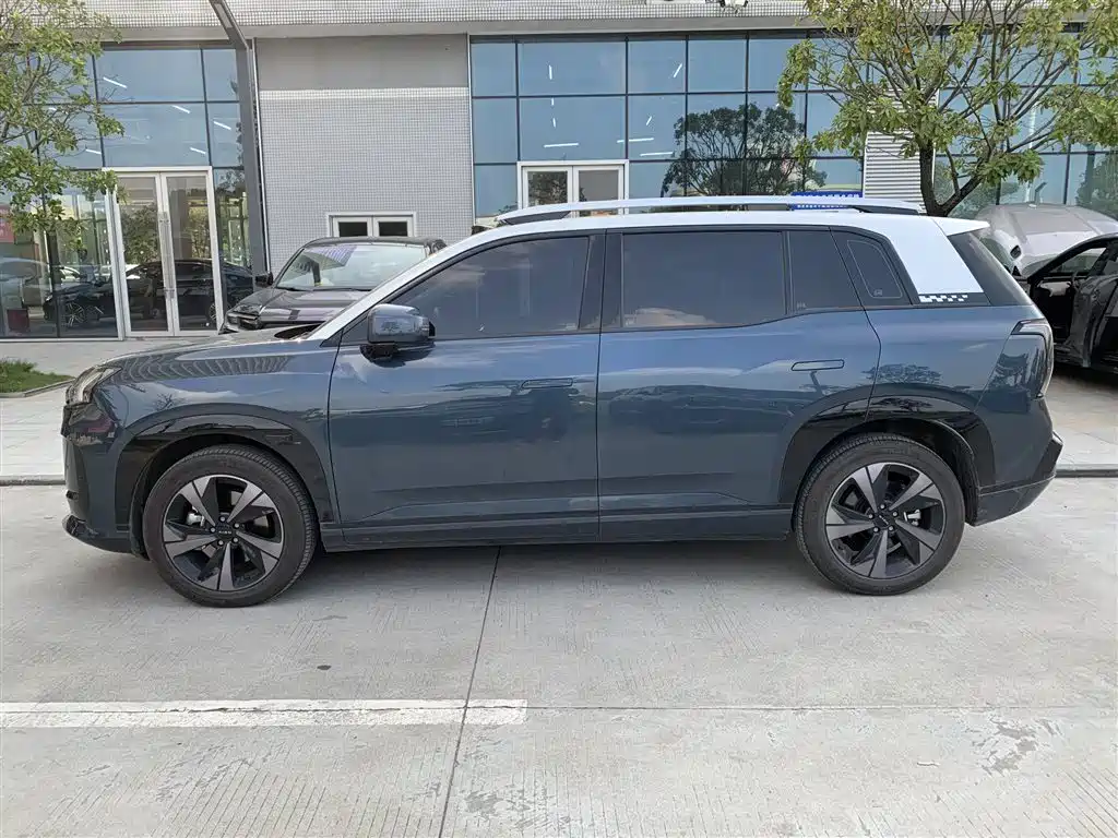 2025 Aion V