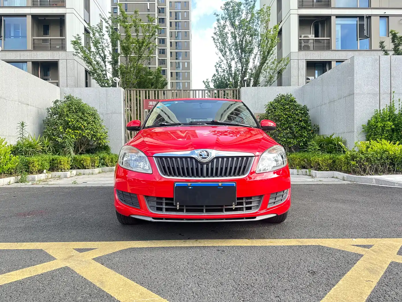 Škoda Fabia 2014 1.4L Automatic Crystal Edition фото 2