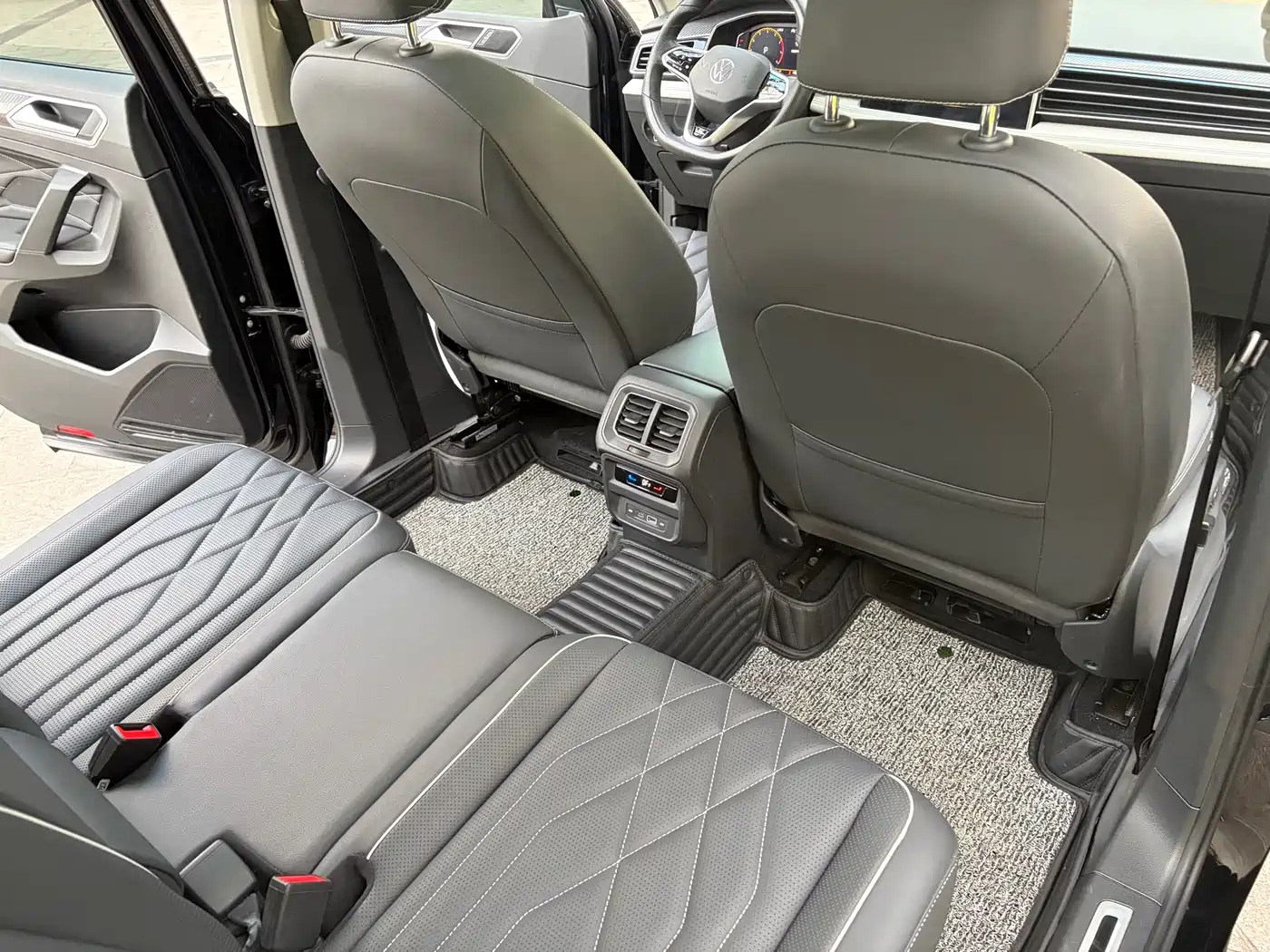 Volkswagen Tiguan L 2022 330TSI Auto 2WD R-Line Premium Edition фото 20