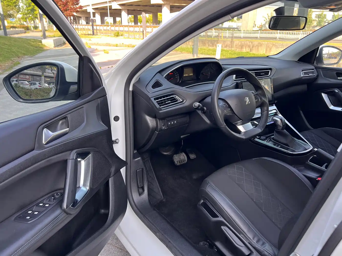 Peugeot 308 2016 1.6L Automatic Luxury фото 18