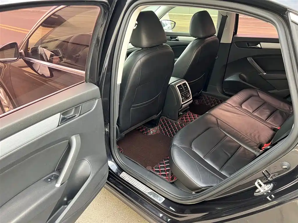 Volkswagen Passat 2015 1.8TSI Automatic Prestige Edition фото 7
