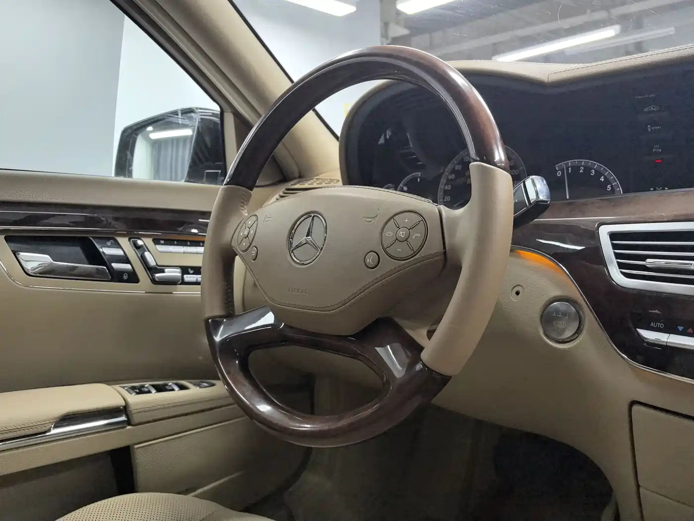 Mercedes-Benz S-Class 2012 S 350 L 4MATIC Grand Edition фото 9
