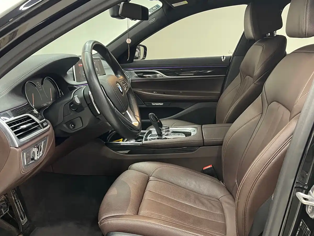 BMW 7 Series 2018 730Li Leading Type M Sport Package фото 14