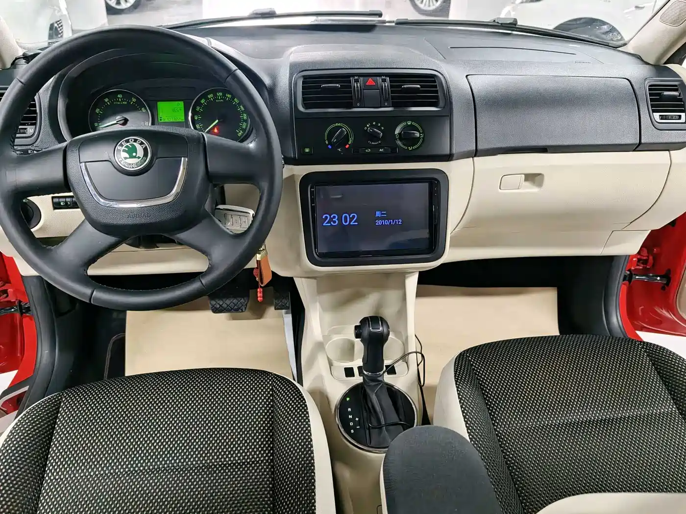 Škoda Fabia 2012 1.6L Scout фото 7