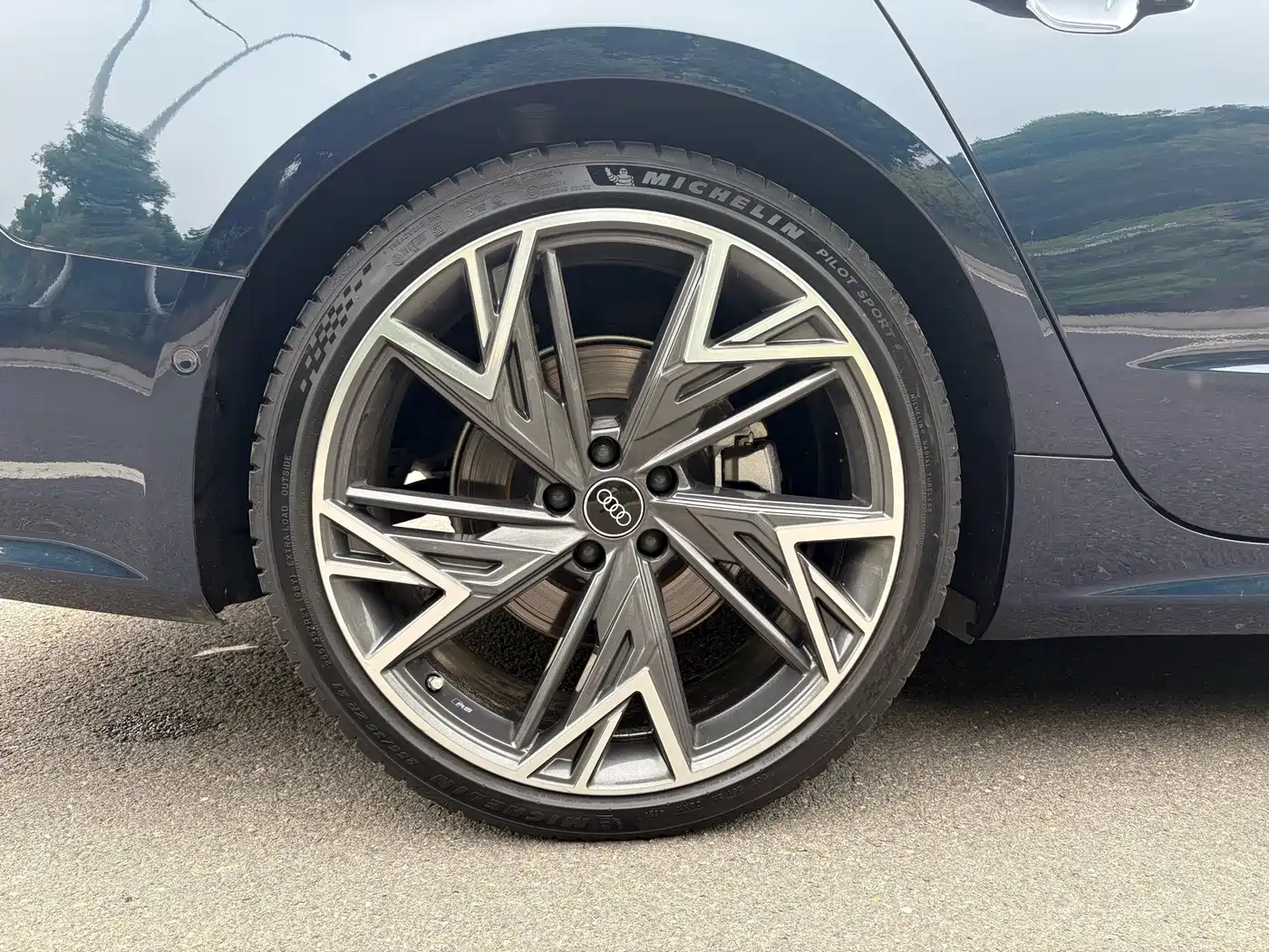 Фото 18 - Audi A7L