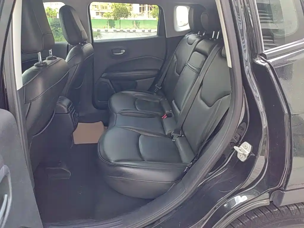 Фото 17 - Jeep Compass