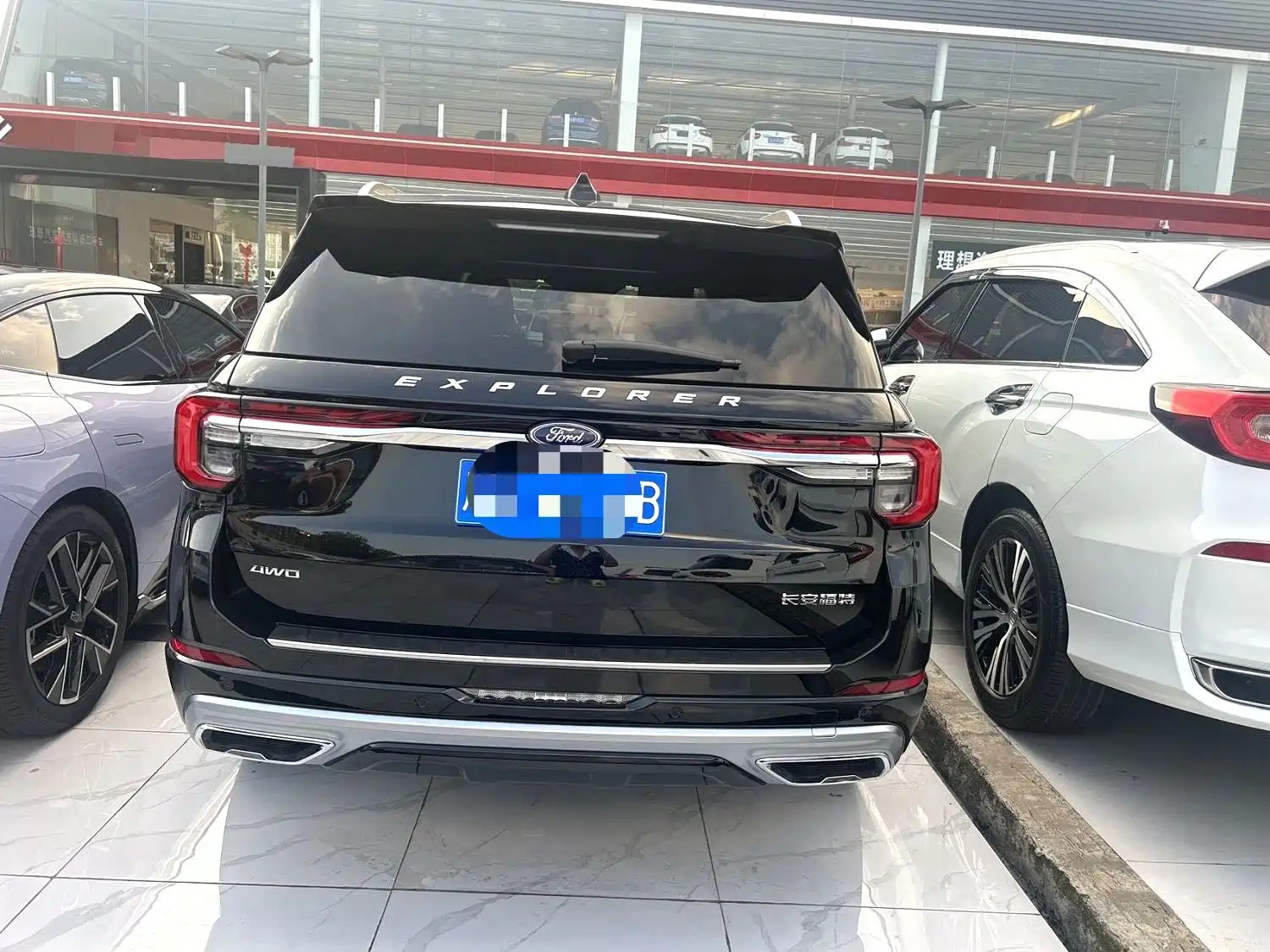 Фото 11 - Ford Explorer