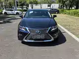 Photo 3 - Lexus ES