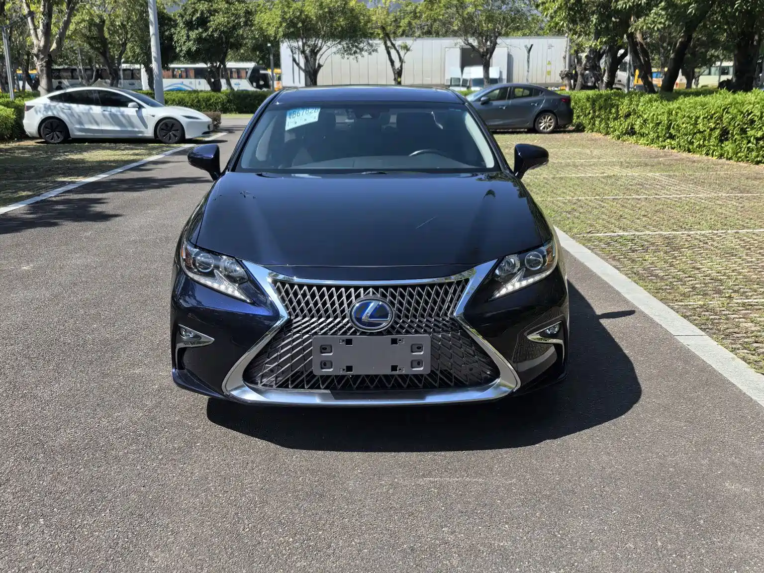 Photo 3 - Lexus ES