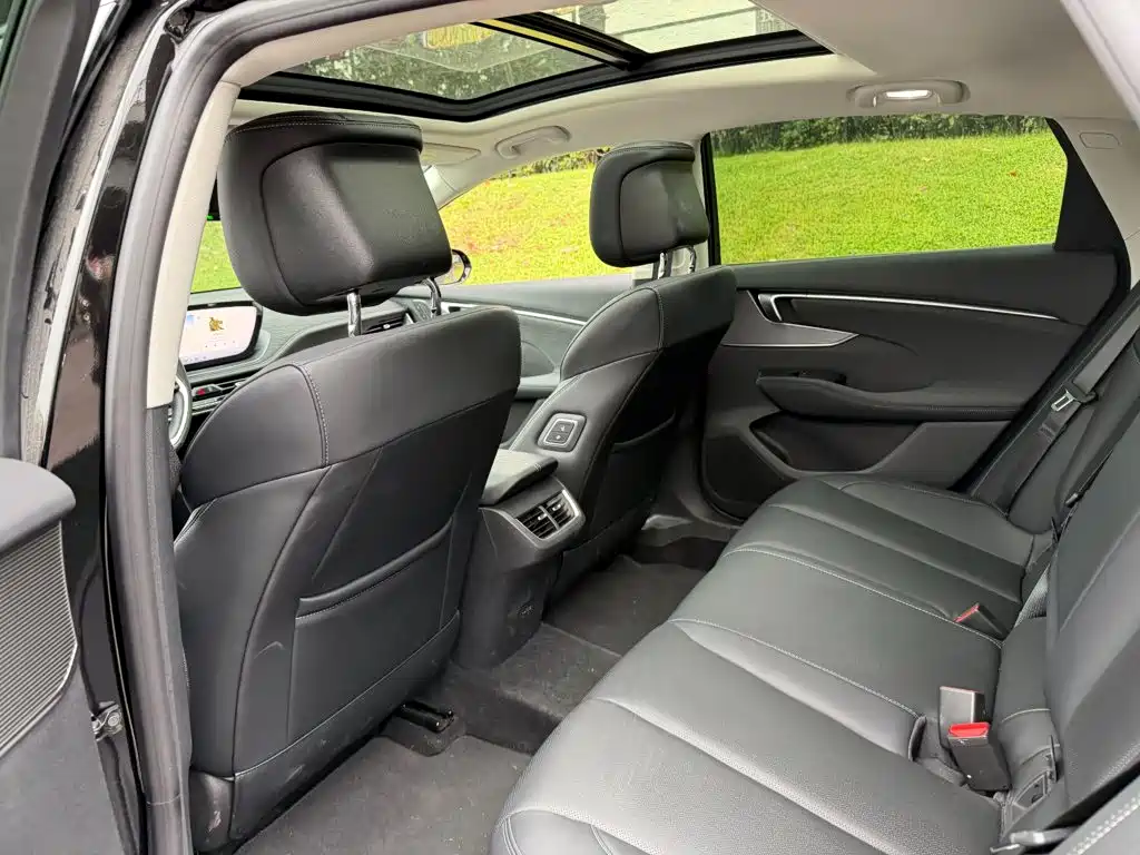 Photo 11 - Buick LaCrosse