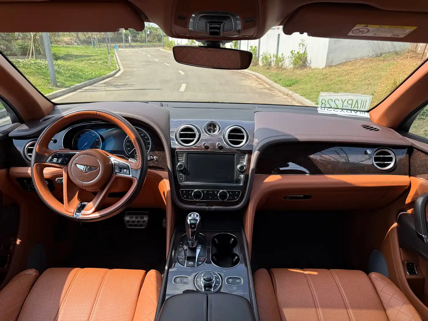 Bentley Bentayga 2016 6.0T Standard Edition фото 6