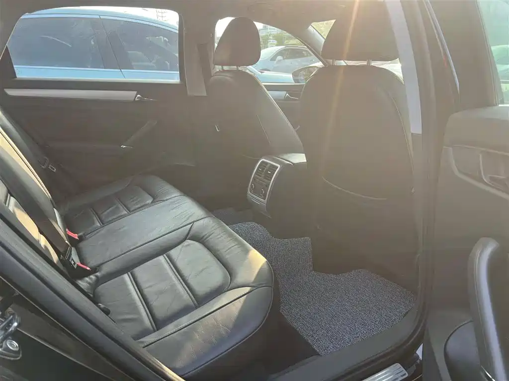 Volkswagen Passat 2014 1.8TSI DSG Luxury Navigation Edition фото 9