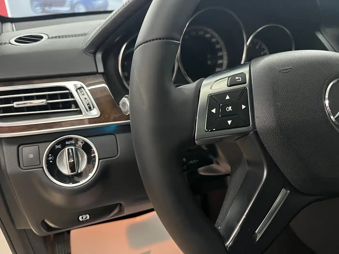 Mercedes-Benz E-Class 2015 E 320 L Sport Luxury фото 10
