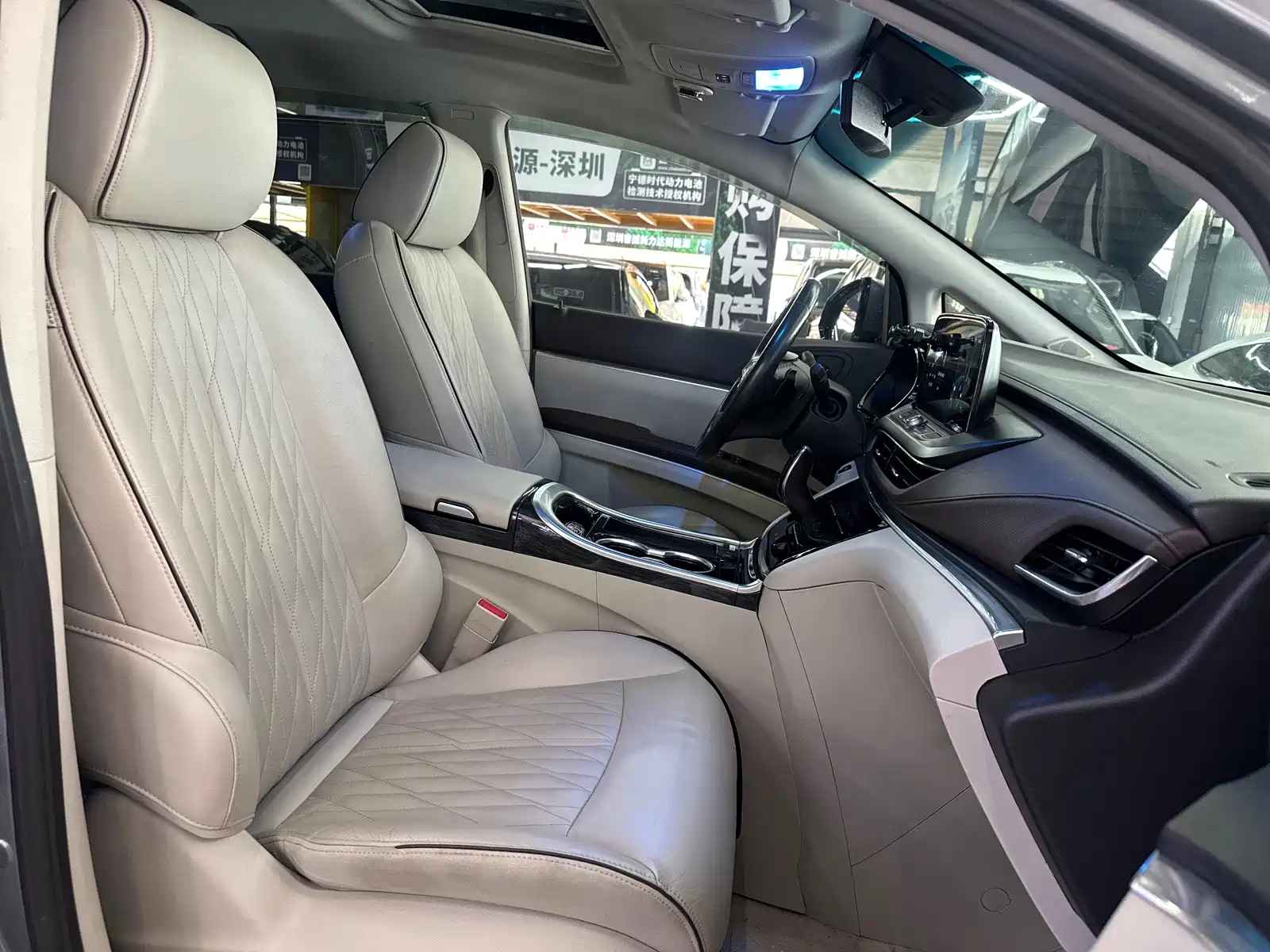 Фото 13 - Buick GL8