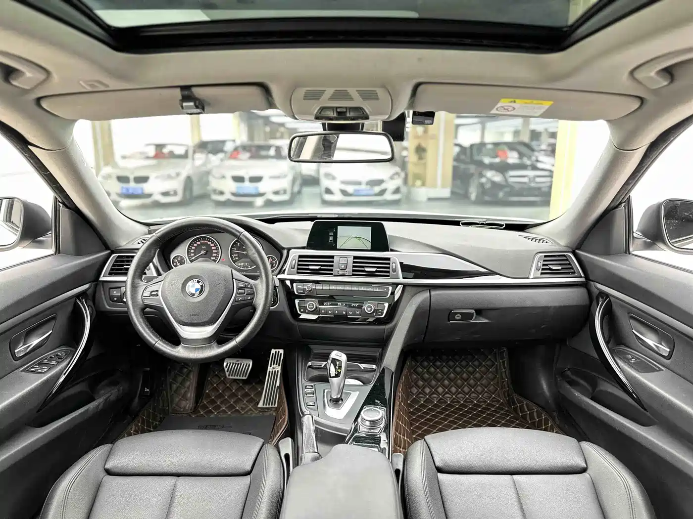 BMW 3 Series GT 2019 320i Fashion Model фото 5