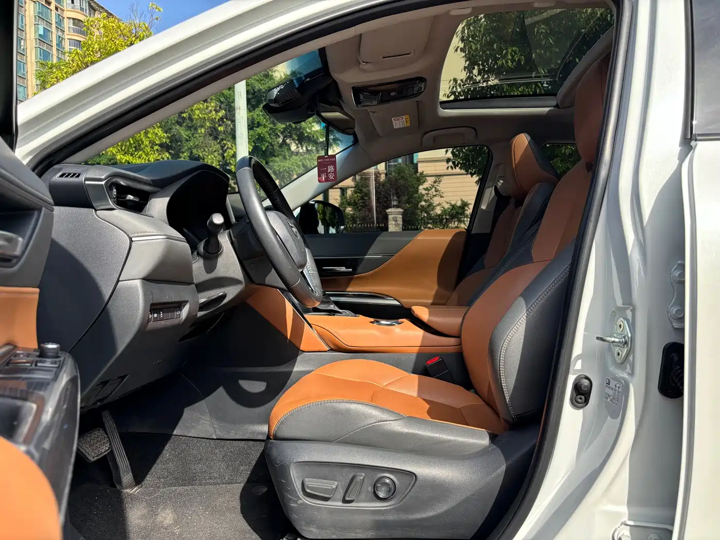 Toyota Venza 2023 2.0L CVT FWD Premium фото 8